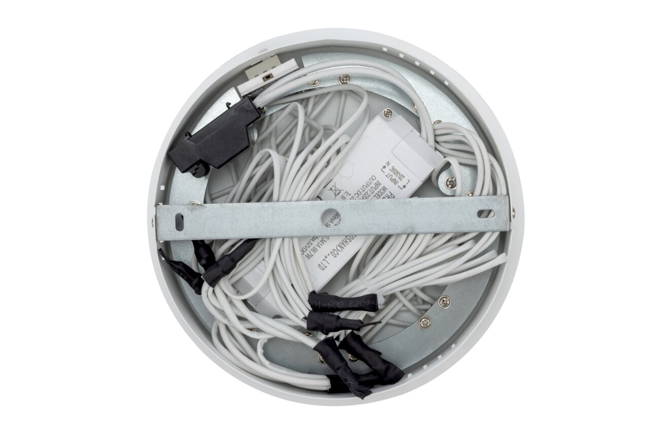 Achterkant van een ronde led-plafondlamp met zichtbare kabels en bevestigingselementen.
