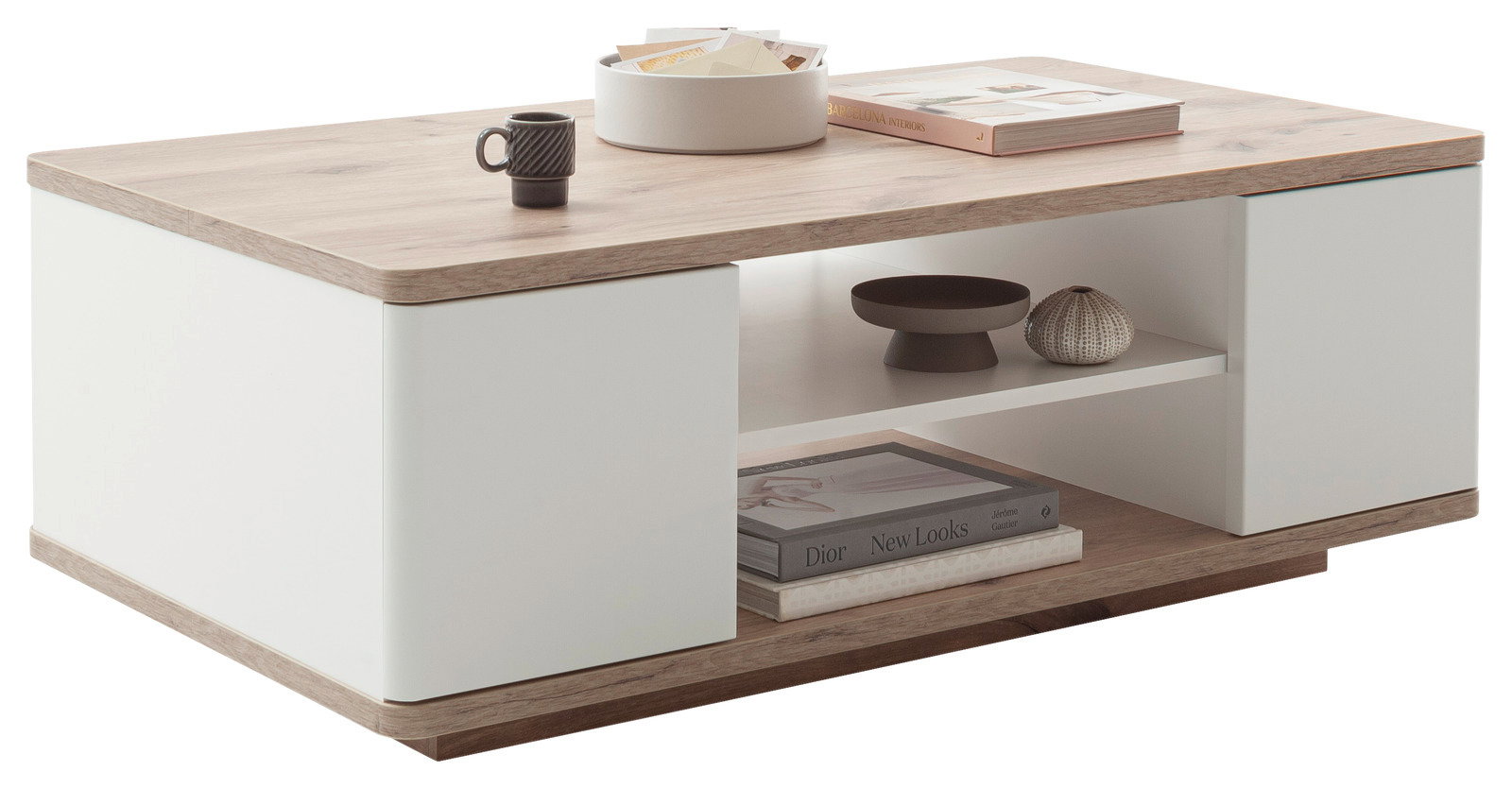 Moderner Couchtisch mit Holzoberfläche und weißen Seiten, dekoriert mit Büchern und Accessoires, seitliche Perspektive