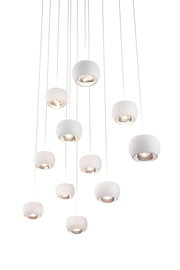 Moderne Pendelleuchte CANNON mit mehreren weißen Lampenschirmen, von unten betrachtet.