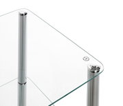 Schlichter Beistelltisch mit transparenter Glasplatte und verchromten Metallbeinen, Detailansicht von oben in schräger Perspektive.