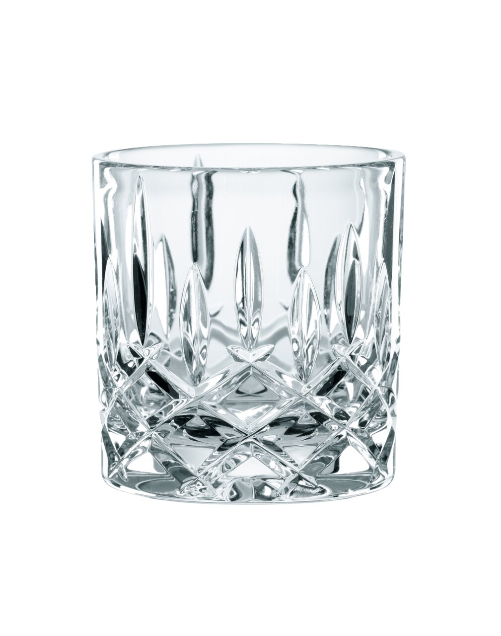 Kristallglas mit elegantem Schliffmuster, frontale Ansicht