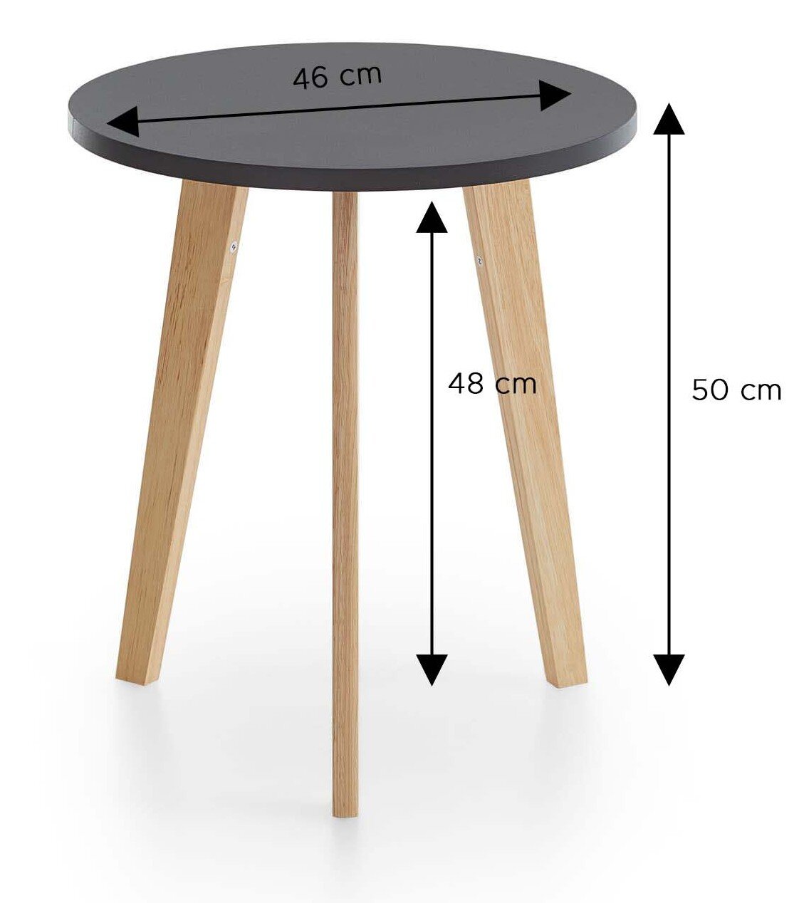 Runder Beistelltisch mit schwarzer Tischplatte (Ø 46 cm) und drei schrägen Holzbeinen, Gesamthöhe ca. 50 cm, freigestellt auf weißem Hintergrund, Ansicht schräg von vorne/leicht von oben mit Maßangaben.
