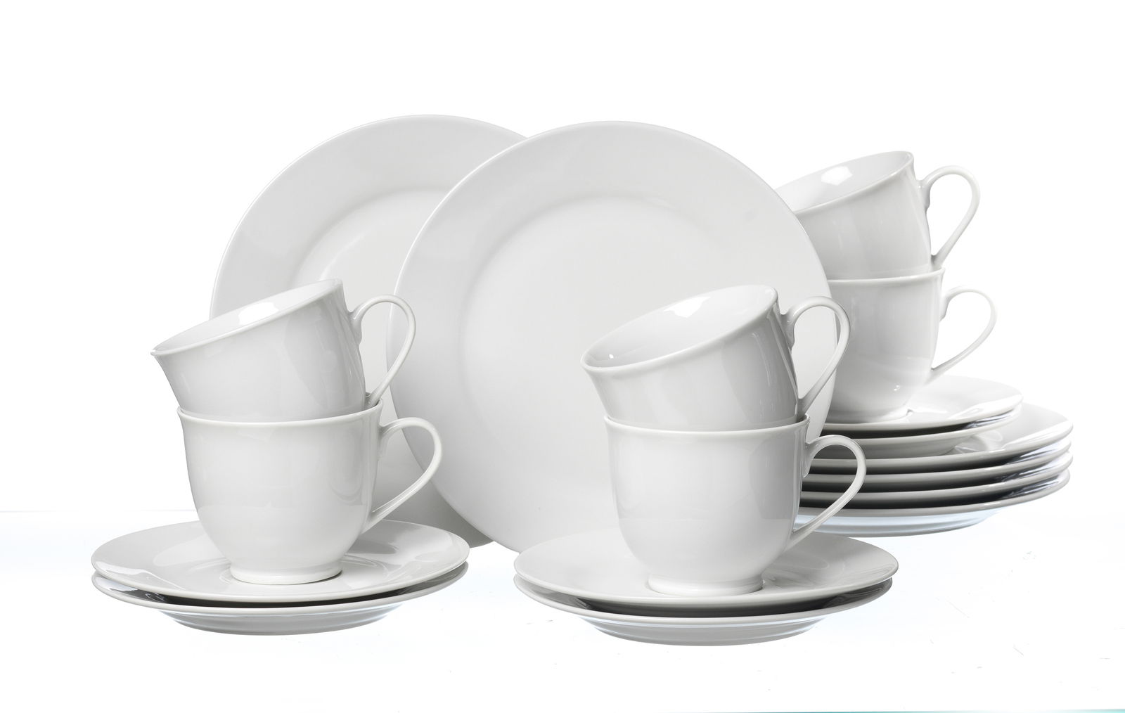 Weißes Kaffeeset Bianco, 18-teilig, bestehend aus Tassen, Untertassen und Tellern, frontal abgebildet.