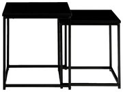 Zwei schwarze Beistelltische aus Metall mit quadratischen Tischplatten, frontal betrachtet.