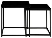 Zwei schwarze Beistelltische aus Metall mit quadratischen Tischplatten, frontal betrachtet.