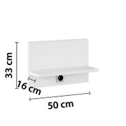 Wit nachtkastje met stopcontact, afmetingen: 50 cm breed, 33 cm hoog, 16 cm diep, zijaanzicht