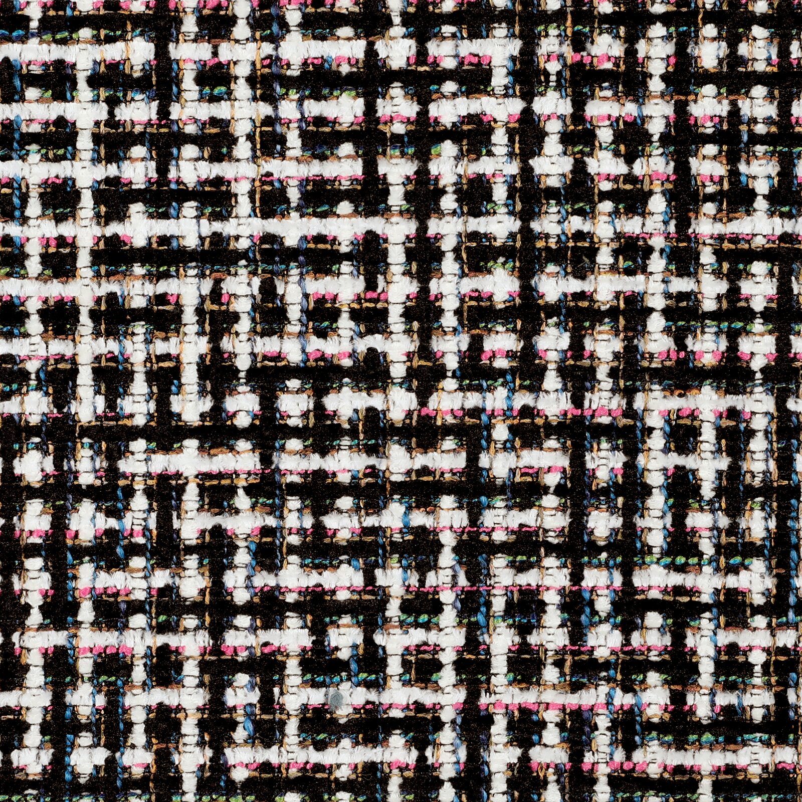 Nahaufnahme eines mehrfarbigen, strukturierten Stoffmusters mit schwarzem, weißem, rosa und blauem Karodesign, von oben betrachtet.