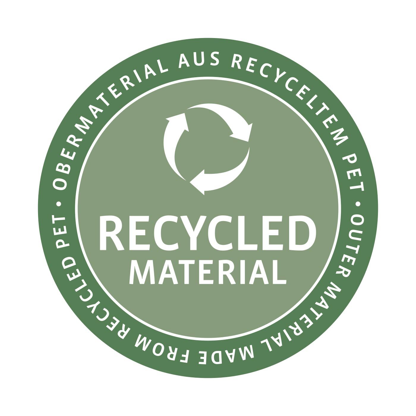 Grünes Siegel mit der Aufschrift 'Recycled Material', das auf die Verwendung von recyceltem PET im Obermaterial hinweist. Draufsicht auf das Siegel.