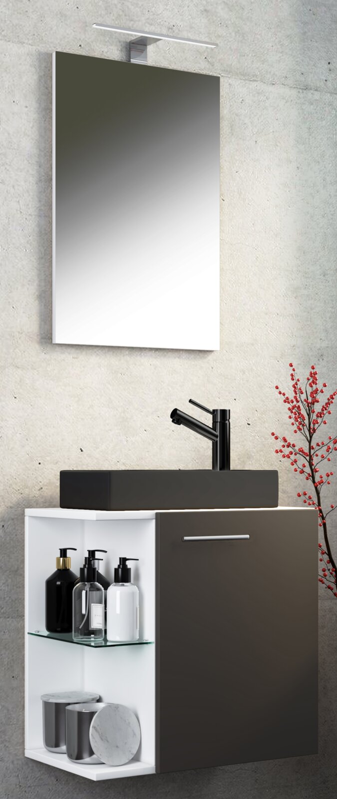 Modernes Bad-Waschtisch-Set mit wandhängendem Unterschrank in Anthrazit, offenem Glasfach, schwarzem Aufsatzwaschbecken und Armatur sowie Spiegel mit LED-Aufsatzleuchte, schräg von vorn (leichte Seitenansicht) fotografiert.