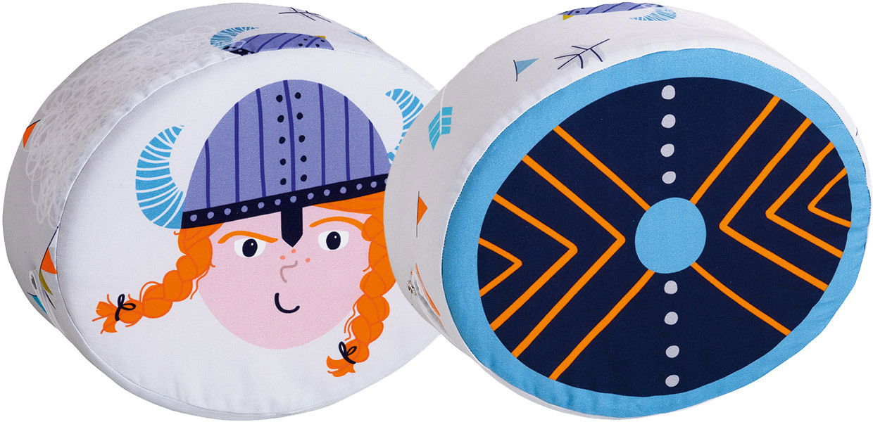 Rundes Steckkissen mit Wikinger-Motiv, Vorderseite zeigt ein lächelndes Gesicht mit Helm, Rückseite hat ein geometrisches Muster, seitliche Perspektive