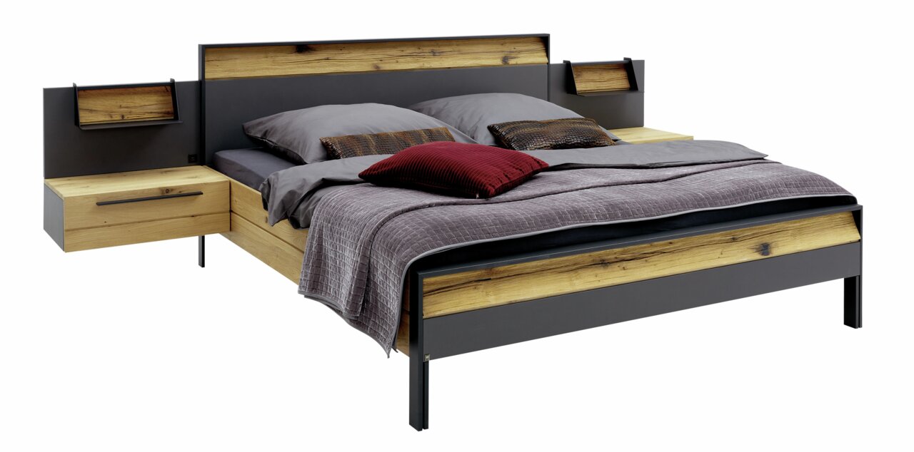 Modernes Doppelbett aus Holz und Metall mit integrierten Nachttischen, seitliche Perspektive.