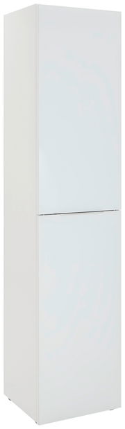 Weißer, schmaler Mehrzweckschrank mit zwei Türen, perspektivisch von vorne links fotografiert.