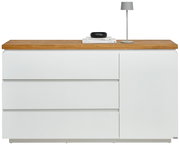 Weißes Sideboard mit drei Schubladen und einer Tür, Holzplatte oben, frontal fotografiert.