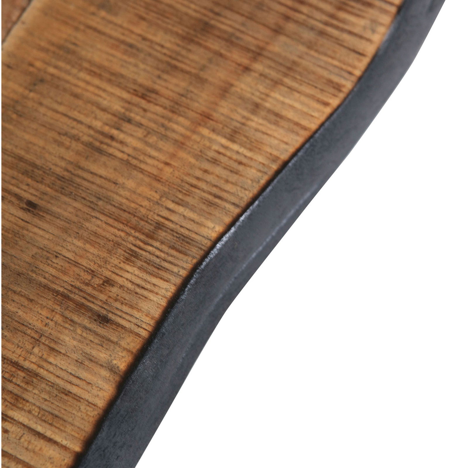 Nahaufnahme einer Holzbank mit dunklem Rand, diagonale Perspektive