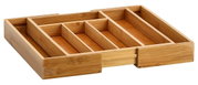 Ausziehbarer Besteckkasten aus Holz, perspektivisch von schräg oben fotografiert.