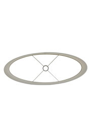 Ovaal, zilverkleurig frame voor een lampenkap met vier steunen en een centrale ringbevestiging, vrijstaand op een witte achtergrond, gezien van bovenaf