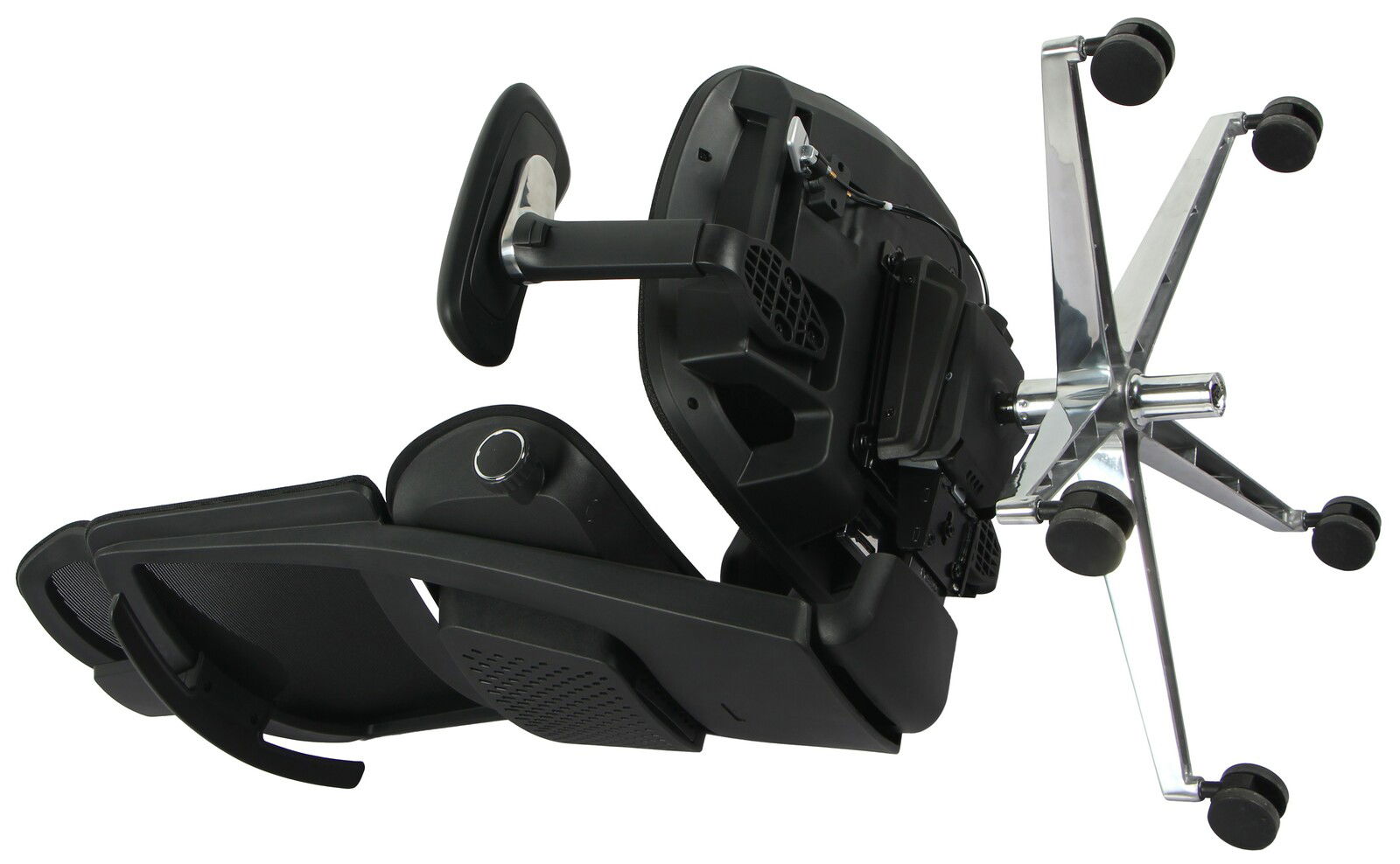 Unteransicht eines Chefsessels mit verchromtem Fußkreuz und Rollen