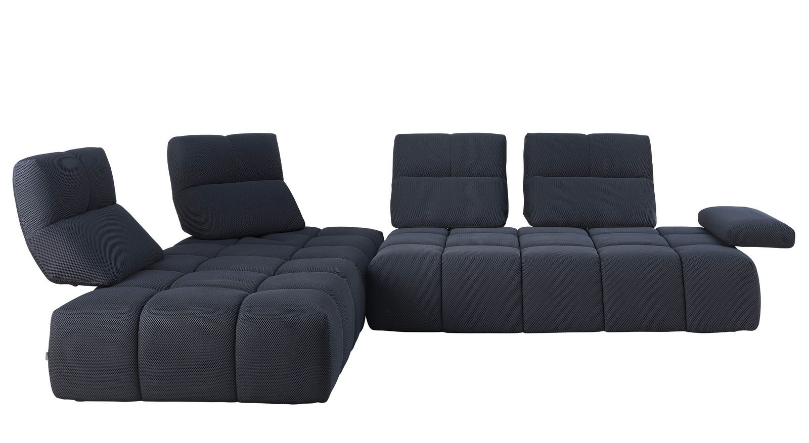 Moderne Eckgarnitur in dunklem Stoff, perspektivisch von vorne links fotografiert