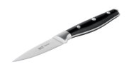 Jamie Oliver Tefal Küchenmesser mit schwarzem, genietetem Griff und Edelstahlklinge, schräg von der Seite in Nahaufnahme auf schwarzem Hintergrund