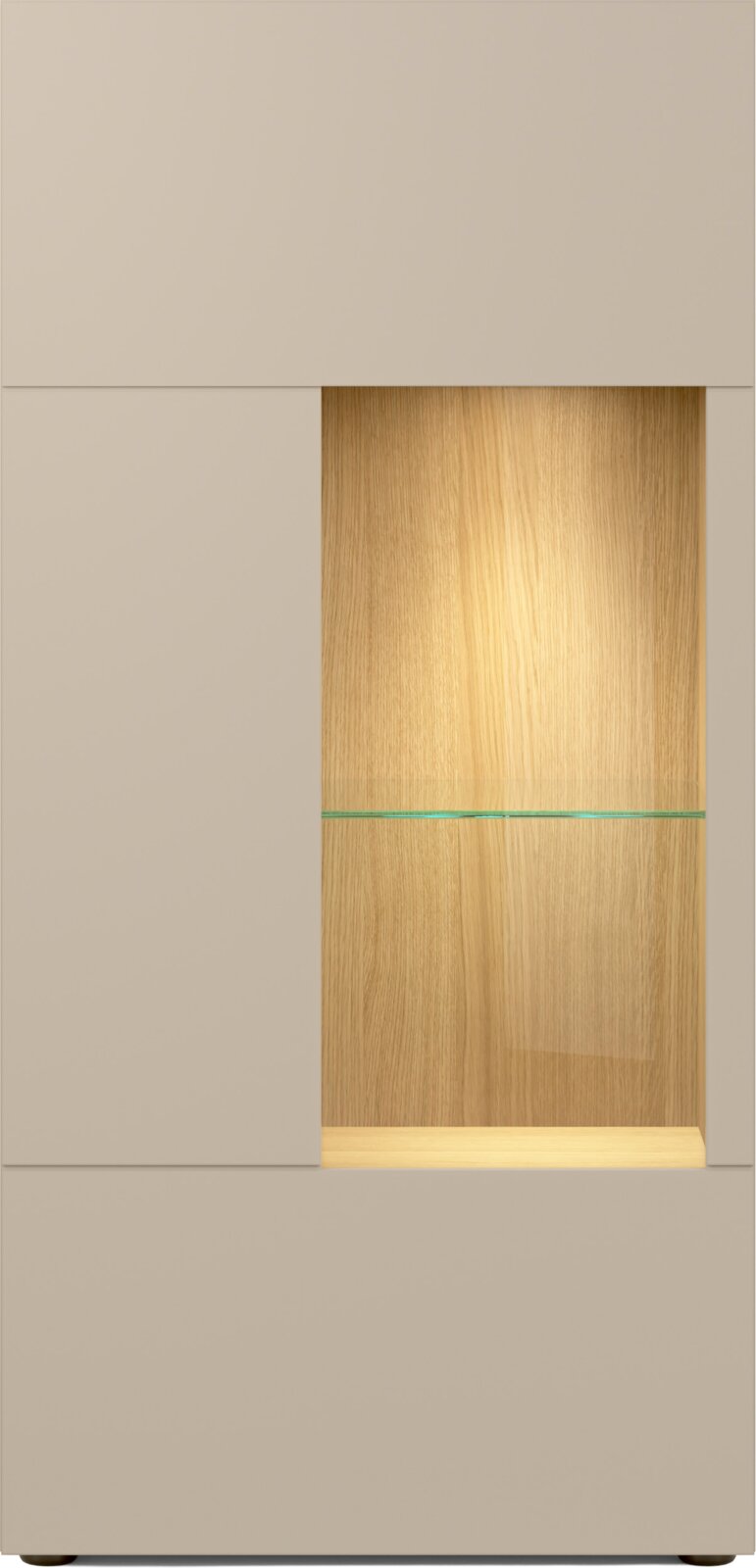 Moderne Vitrine/Schrank in Hellgrau mit mittigem Holzfach, Glasboden und warmer LED-Beleuchtung, frontal von vorne fotografiert