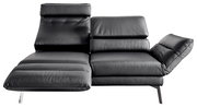 Modernes, schwarzes 2er-Sofa mit verstellbaren Rückenlehnen, seitliche Perspektive