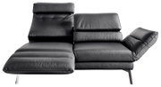 Modernes, schwarzes 2er-Sofa mit verstellbaren Rückenlehnen, seitliche Perspektive