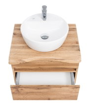 Houten wastafelmeubel met ronde witte wasbak en open lade, gezien van bovenaf