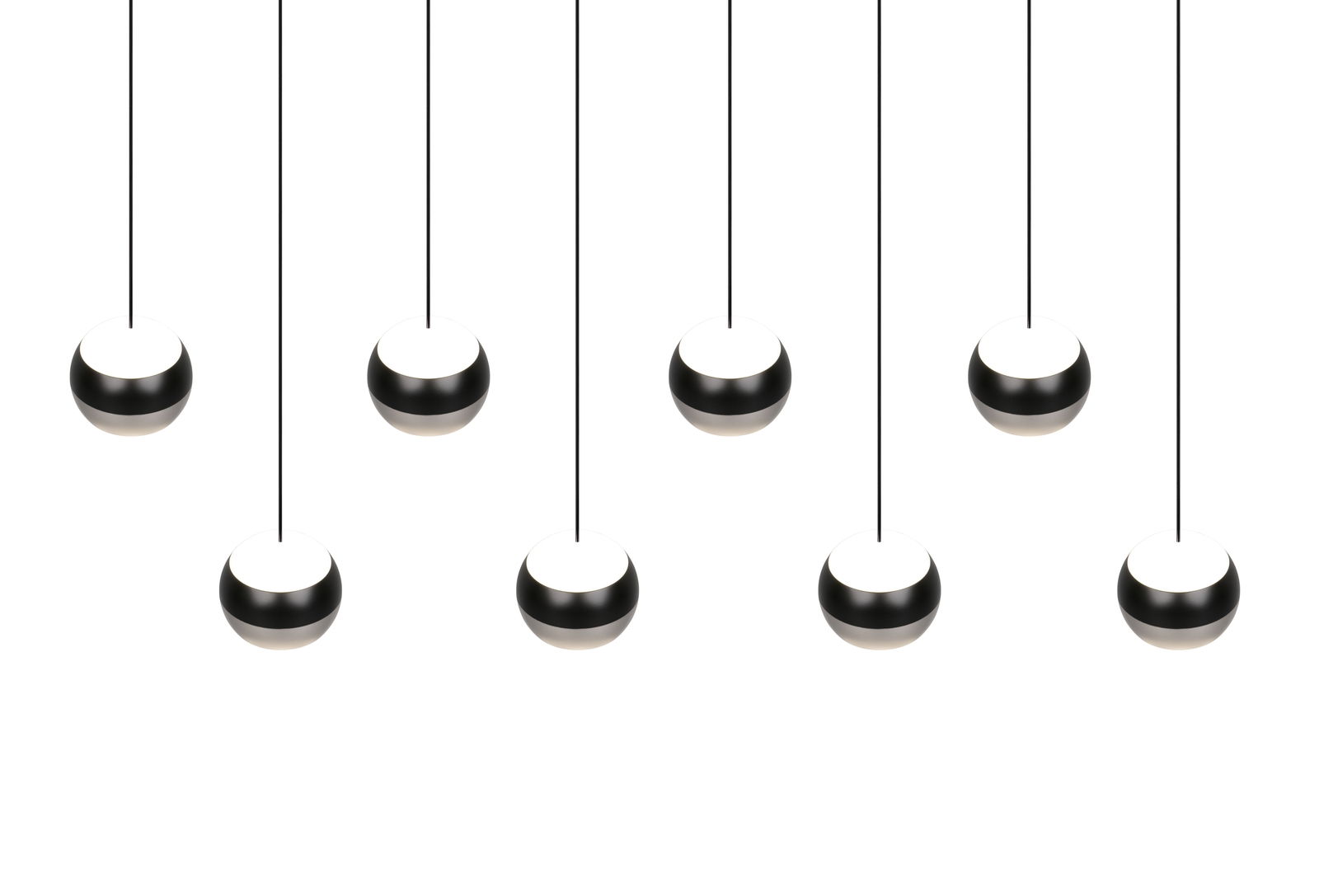 Moderne Pendelleuchte mit mehreren kugelförmigen Lampen, von unten betrachtet.