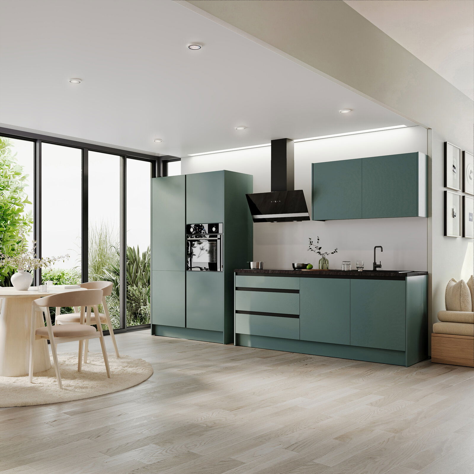 Yourkitchen Küchenblock 335 TROJA Moderne Küche in grüner Farbe mit großen Fenstern, die viel natürliches Licht hereinlassen. Die Perspektive zeigt die Küche von der Seite mit Blick auf den Essbereich.