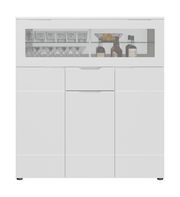 Moderner weißer Barschrank mit Glastür, gefüllt mit Gläsern und Flaschen, Frontalansicht