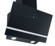 Schwarze, schräge Wand-Dunstabzugshaube aus Glas mit Edelstahlleiste, Touch-Bedienfeld mit digitaler Anzeige und zwei integrierten LED-Leuchten, Perspektive: schräg von vorne/leicht von unten.