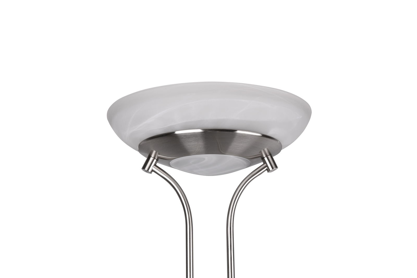 Nahaufnahme eines modernen LED-Deckenfluters mit gebürstetem Metall und weißem Glasschirm, von unten betrachtet.