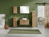 Moderner Spiegelschrank 80 cm in einem stilvollen Badezimmer mit grüner Wand und Holzmöbeln, Frontalansicht.