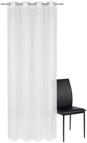 Weißer Ösenschal 135x245cm, frontal fotografiert, neben einem schwarzen Stuhl