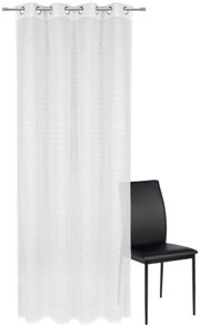 Weißer Ösenschal 135x245cm, frontal fotografiert, neben einem schwarzen Stuhl