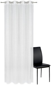 Weißer Ösenschal 135x245cm, frontal fotografiert, neben einem schwarzen Stuhl