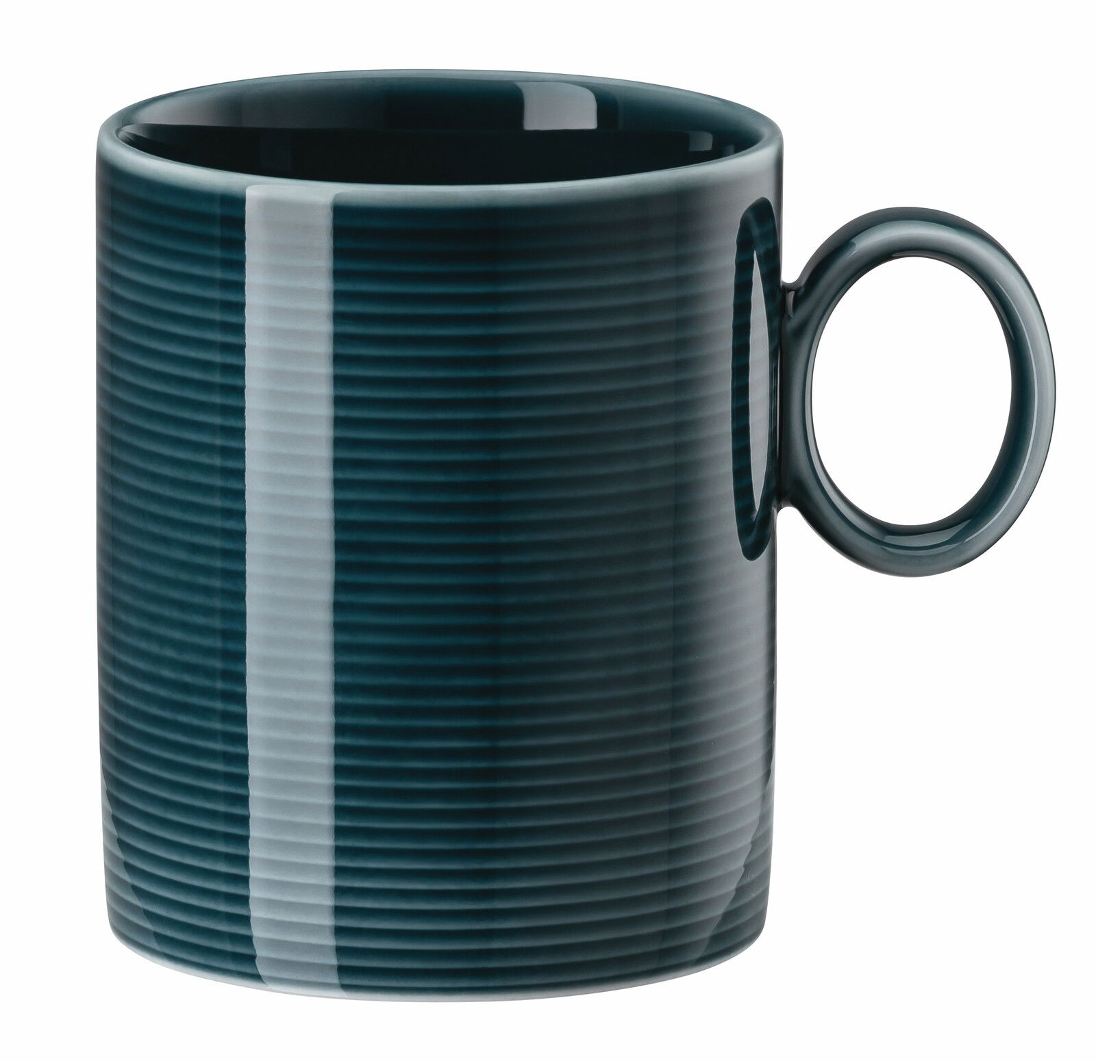 Großer dunkelblauer Becher mit Henkel, seitliche Perspektive