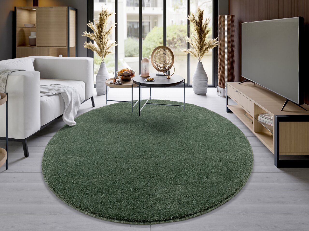 OCI Uni-Teppich NEW VILLA MELANGE Runder, grüner Uni-Teppich in einem modernen Wohnzimmer, Perspektive von oben