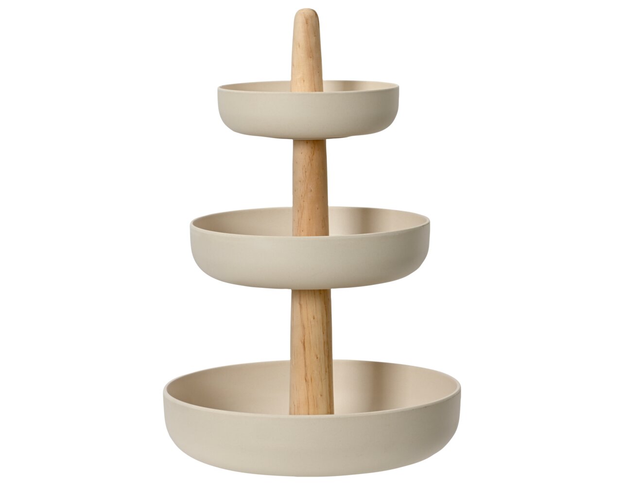 Dreistöckige Etagere aus hellem Holz und cremefarbenen Schalen, frontal betrachtet.