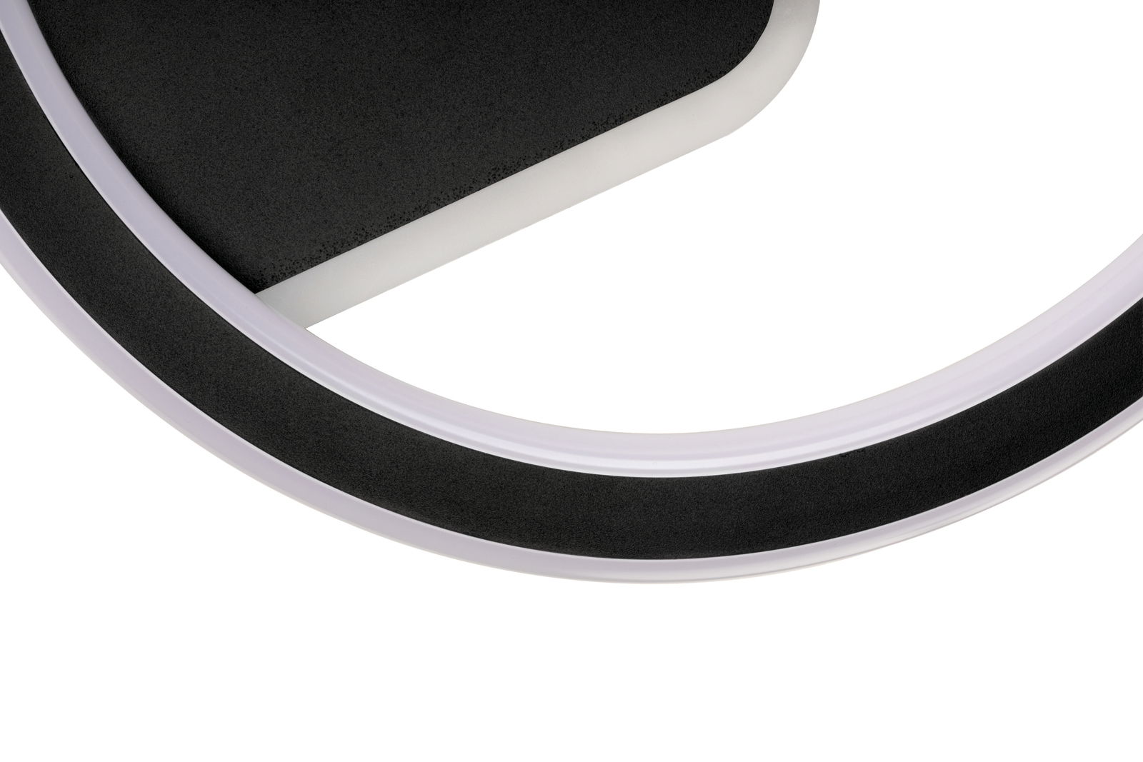 Nahaufnahme einer modernen LED-Deckenleuchte mit schwarzem und weißem Design, seitliche Perspektive