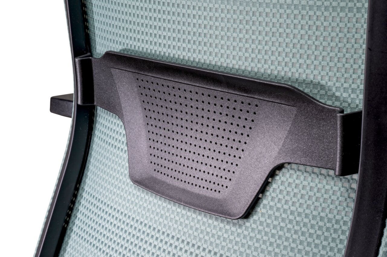 Rückansicht eines Bürostuhls mit ergonomischer Rückenlehne und atmungsaktivem Netzstoff.