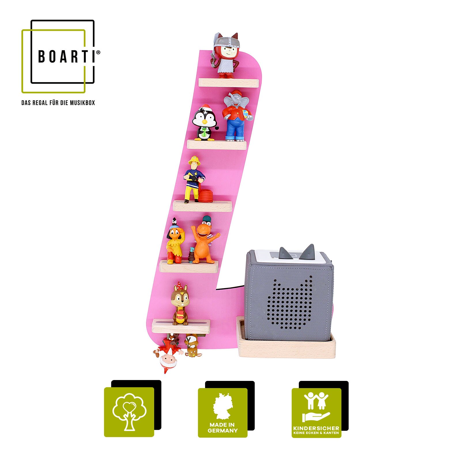Frontansicht eines rosa Boarti Wandregals für Toniebox und Tonie-Figuren mit mehreren Holzablagen; rechts unten steht eine graue Toniebox auf einer Holzplattform, darüber sind verschiedene Figuren platziert; Made in Germany und kindersicher Symbole sichtb