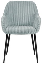 Frontansicht eines Armlehnstuhls mit geripptem Stoffbezug in Hellgrau und schwarzen Metallbeinen.