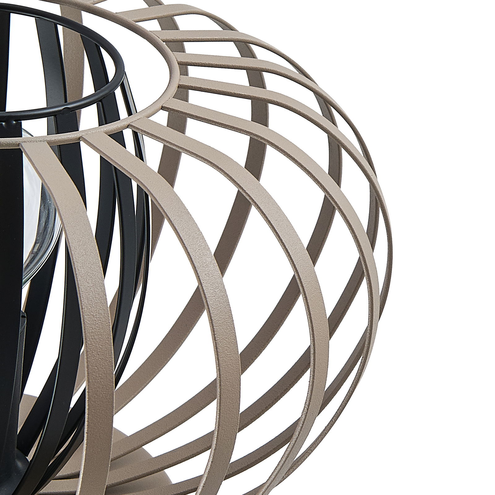 Nahaufnahme einer modernen Tischleuchte mit einem kugelförmigen, offenen Metallrahmen in Beige und Schwarz.