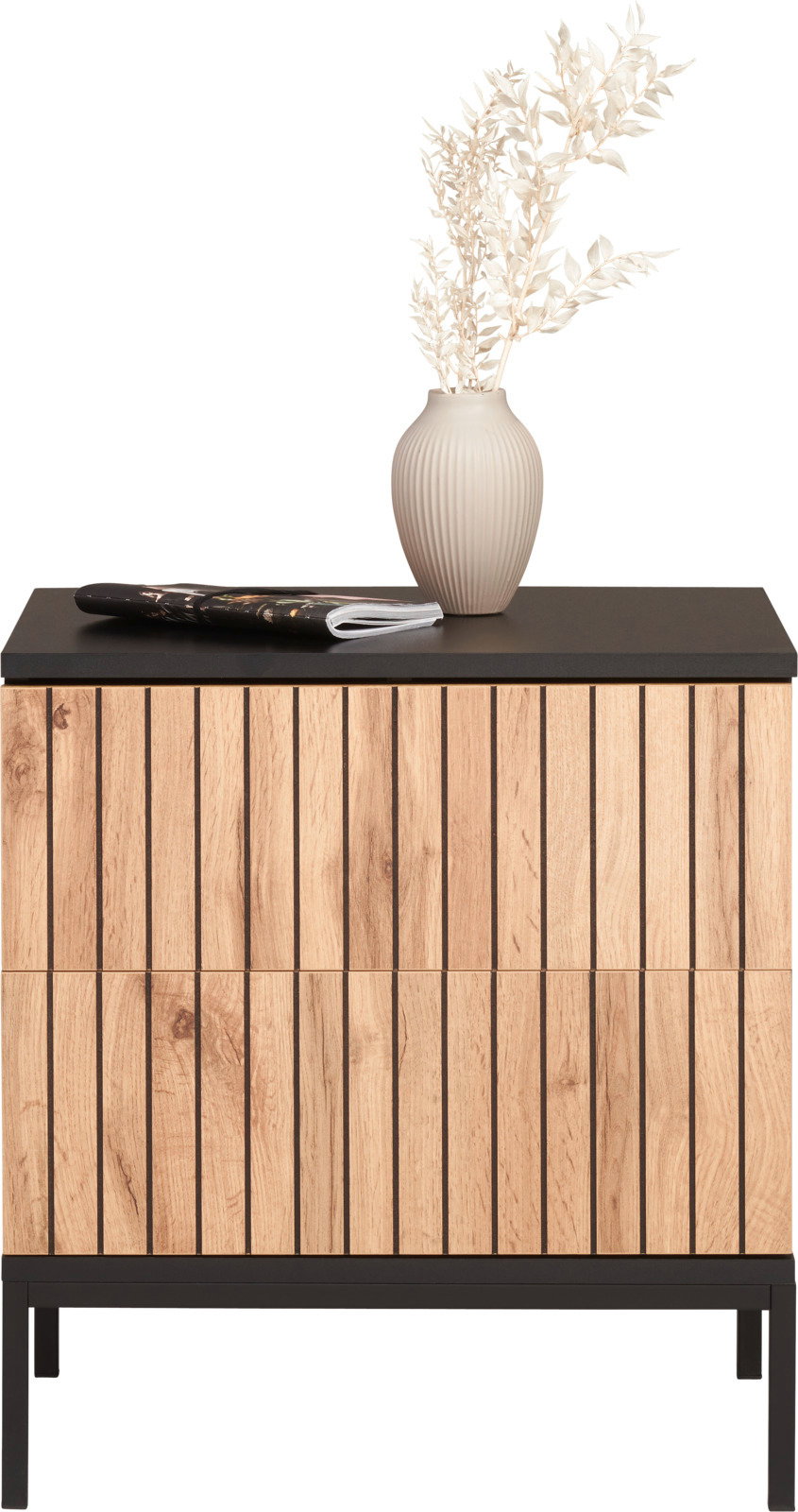 Nachtkommode aus Holz mit vertikalen Streifen, schwarze Tischplatte, dekoriert mit einer Vase und Zeitschriften, Frontalansicht