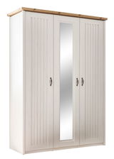 Dreitüriger Kleiderschrank in Weiß mit Holzdetails und integriertem Spiegel, seitliche Perspektive