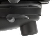 Nahaufnahme eines schwarzen Hebels und Mechanismus an einem Gaming Stuhl, seitliche Perspektive