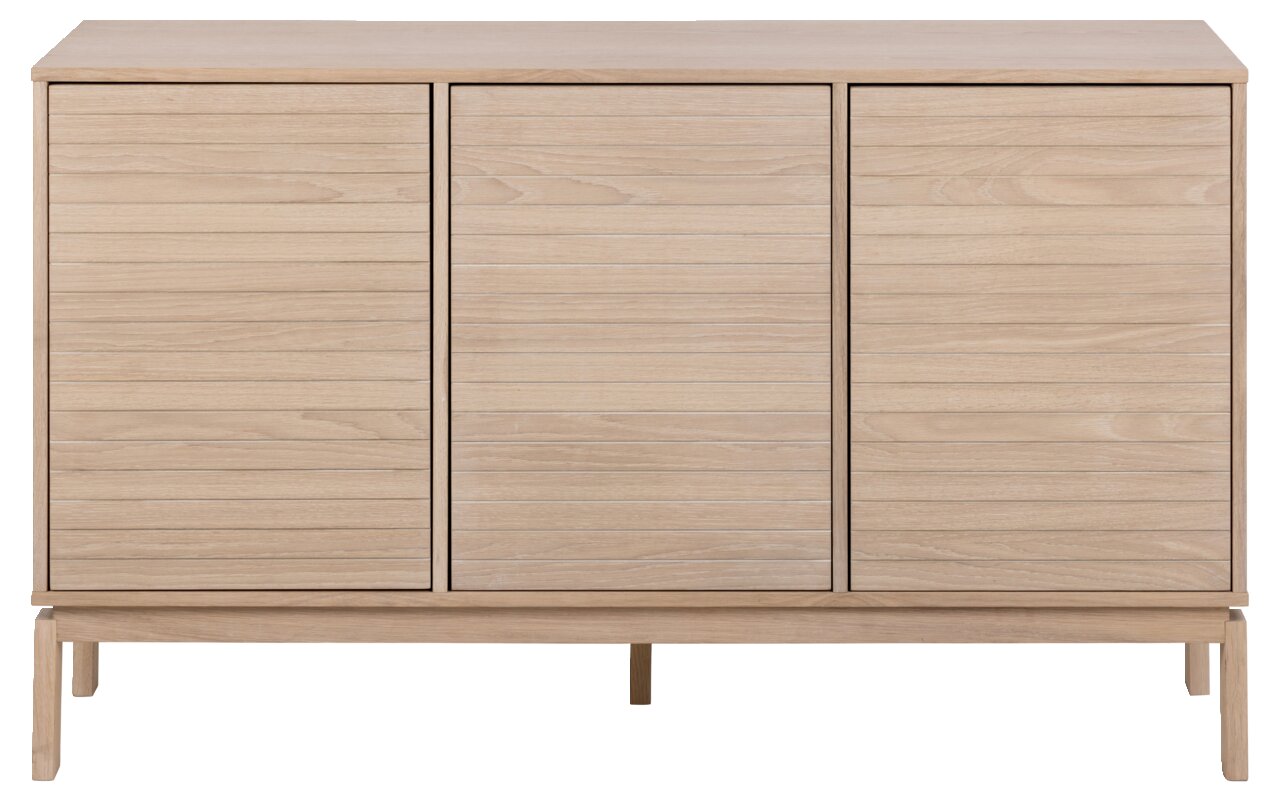 Vooraanzicht van een modern drukkastje van licht hout met drie deuren en strakke lijnen.