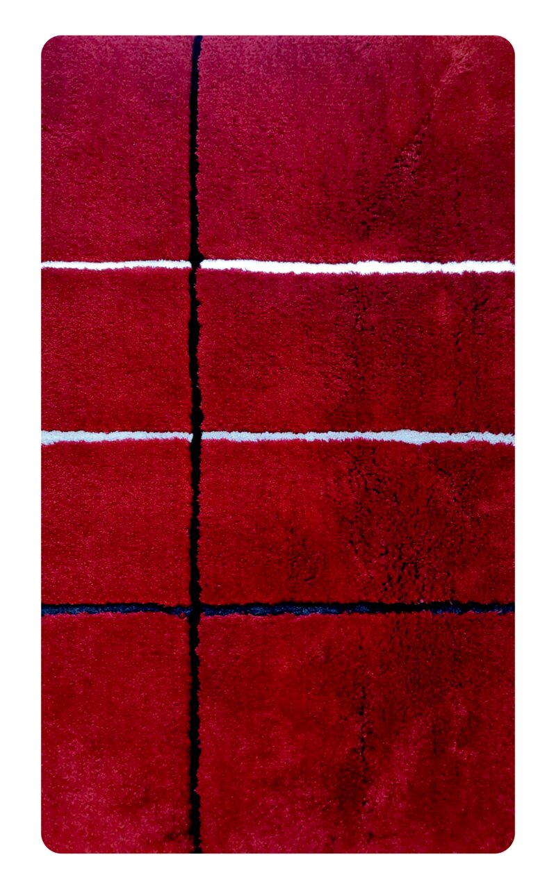 Roter Badteppich mit schwarzem und weißem Karomuster, Draufsicht
