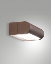 LED-Außenwandleuchte Fabas Luce WILD in seitlicher Perspektive, modernes Design in Braun.